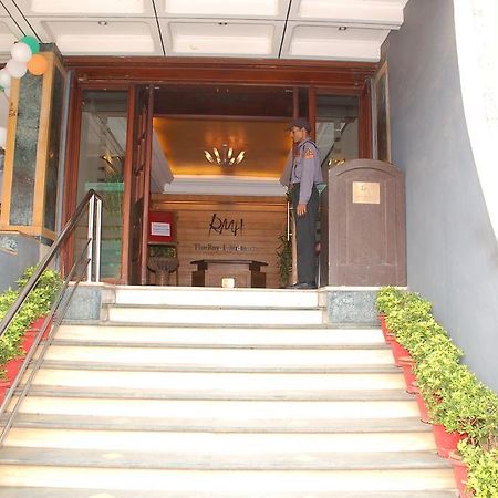 Hotel Royale Midtown บูบันเนสชวาร์ ภายนอก รูปภาพ